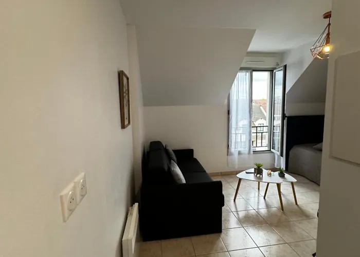 Le Studio Du 72 * بوسي سان جورْج